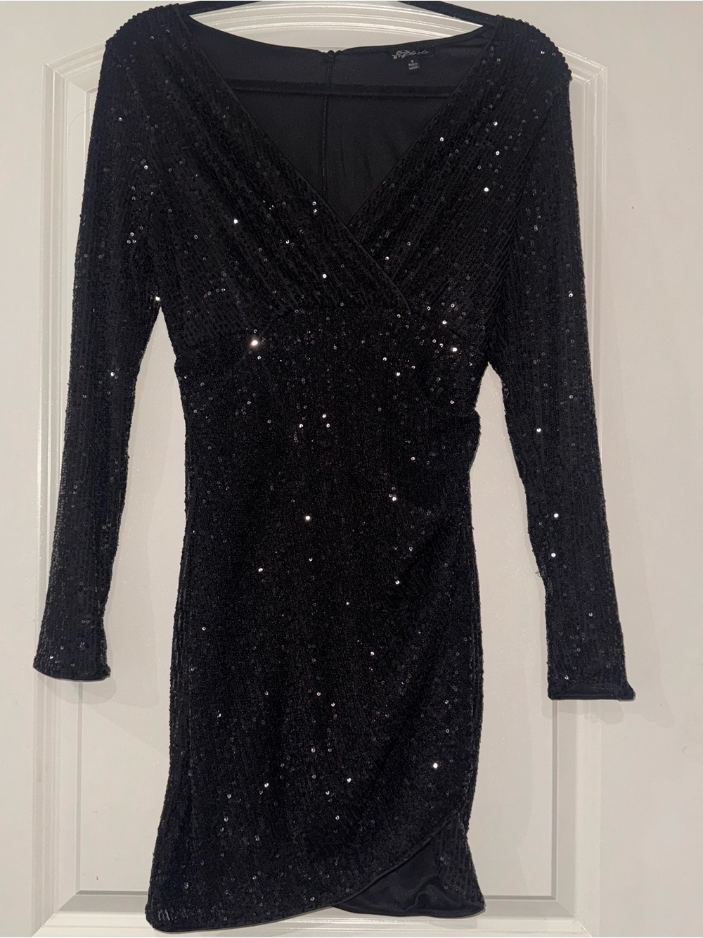 V-Neck Pleated Body Sequin Long Sleeve Black Dress Size Small